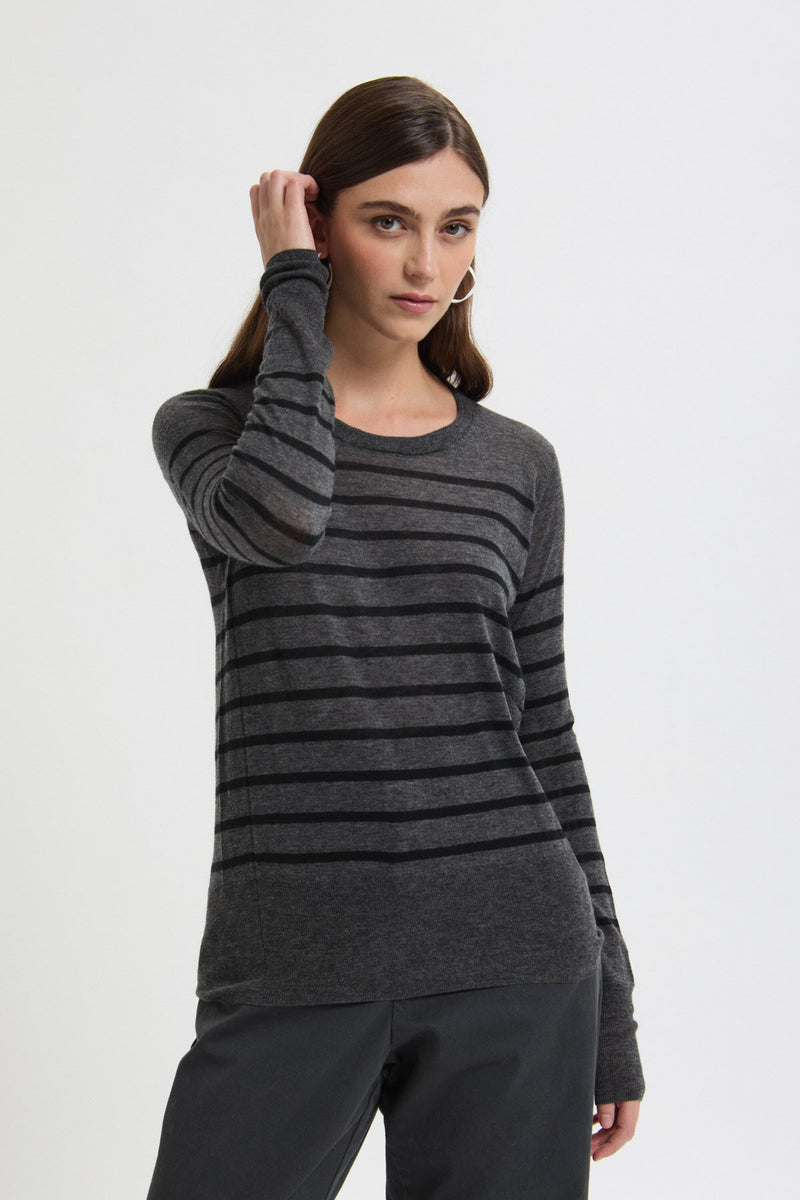 Round Longsleeve Pullover