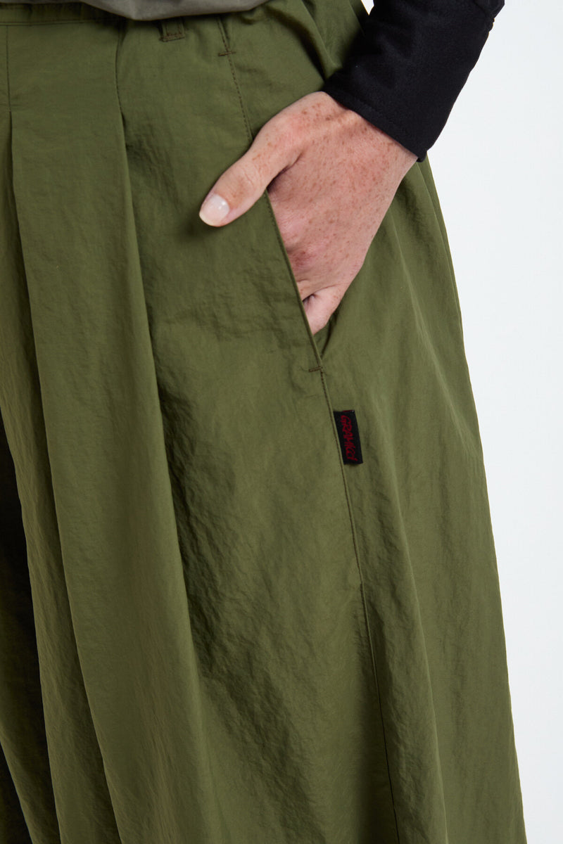 Pantaloni svasati in nylon