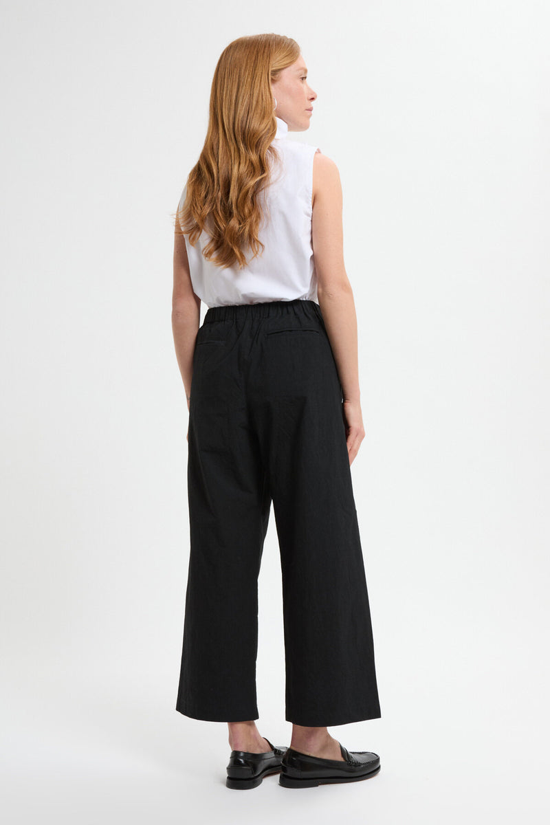 Pantaloni a due pieghe