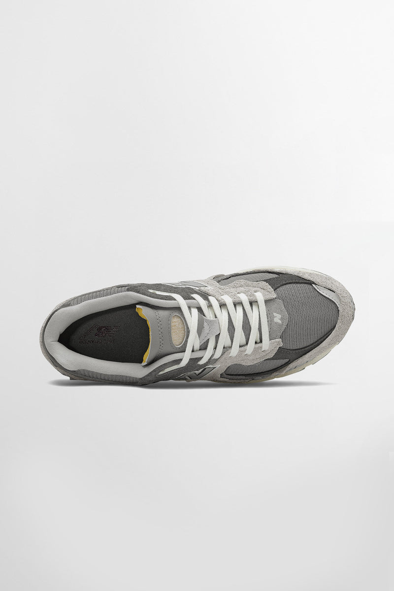 Sneakers 2002R Protection Pack