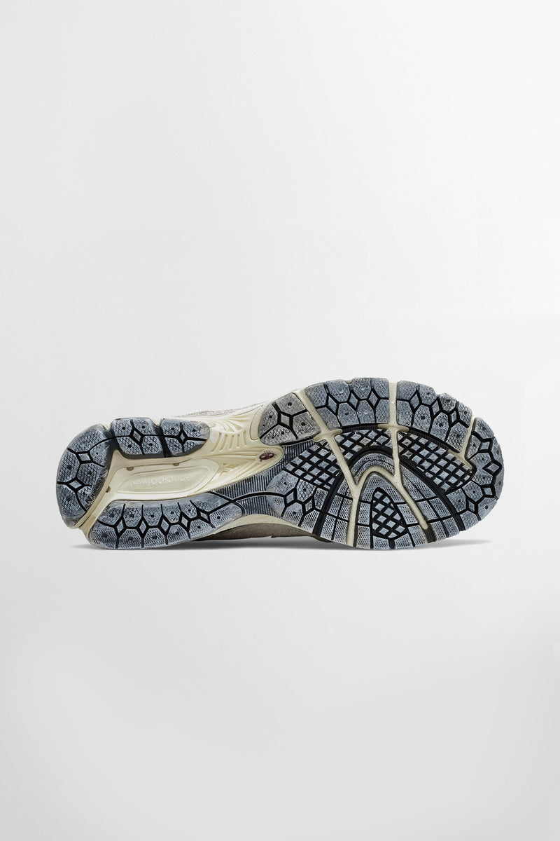 Sneakers 2002R Protection Pack