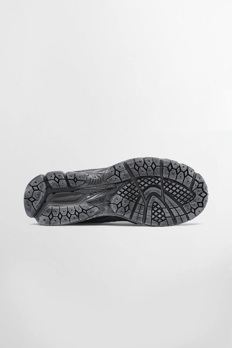 Sneakers 2002R Protection Pack