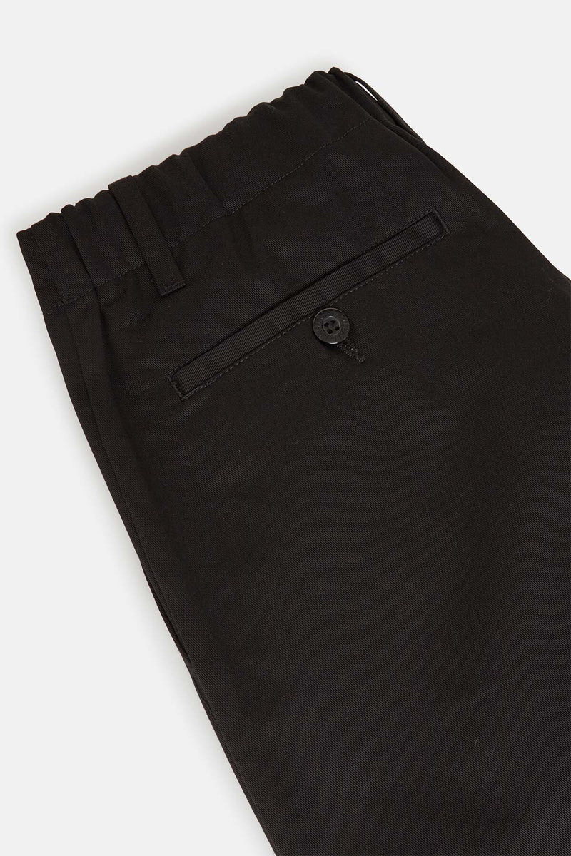 Pantaloni in twill a vestibilità affusolata con piega interna