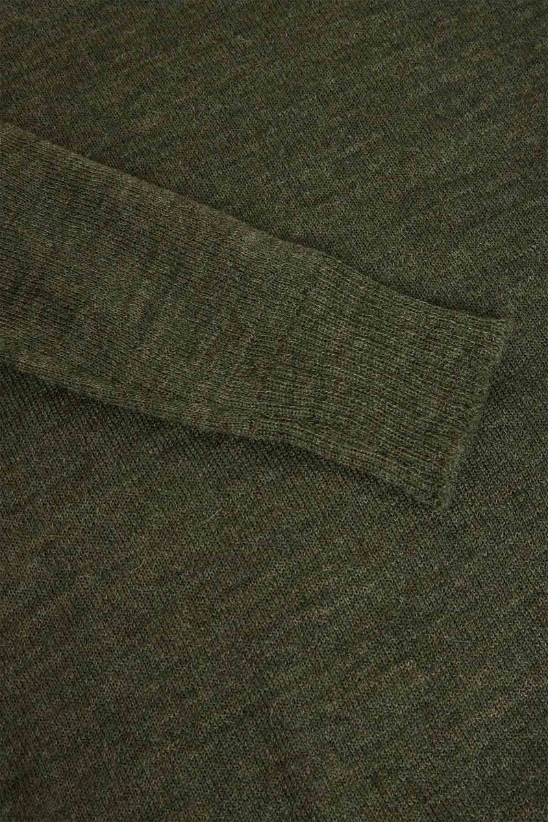 Maglione con collo a barchetta